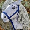 Hobby Horse hellgrau mit Trense, Stirnriemen und hellgrauer Maehne