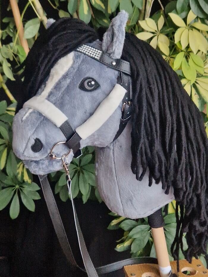 Hobby Horse dunkelgrau Felltrense