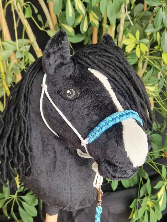 Hobby Horse Schwarzer mit Knotenhalfter