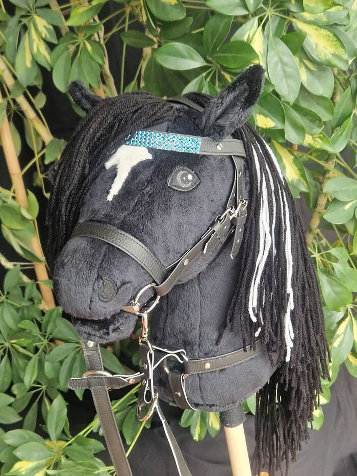 Hobby Horse Schwarzer mit Martingal