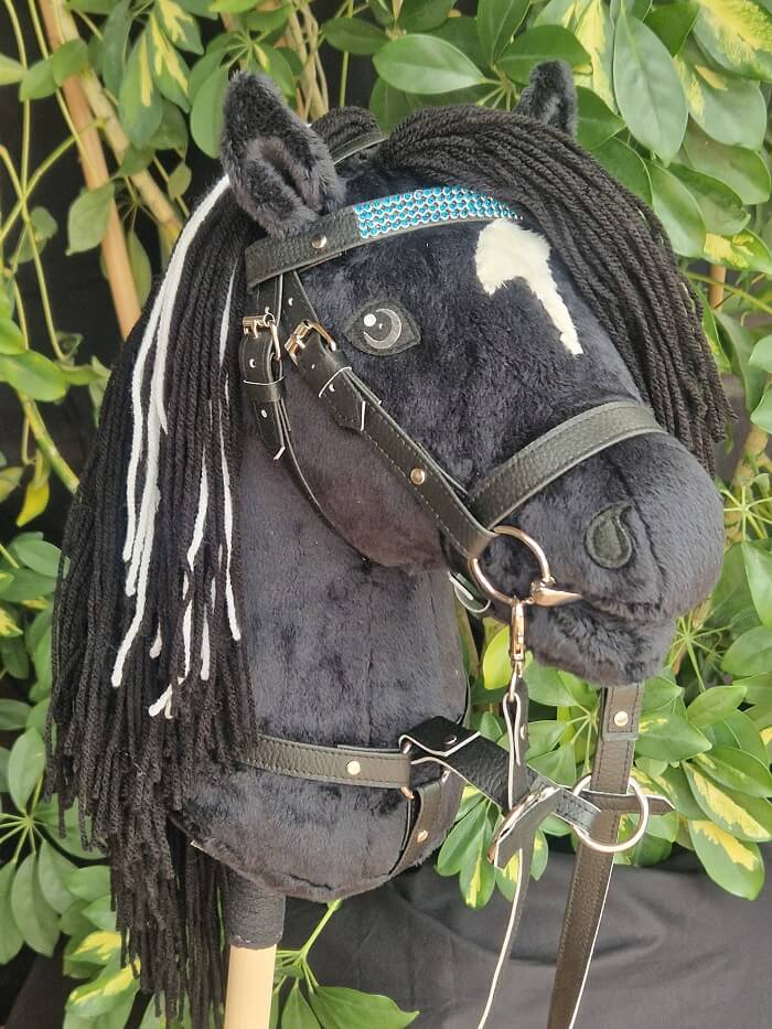 Hobby Horse Schwarzer mit Martingal