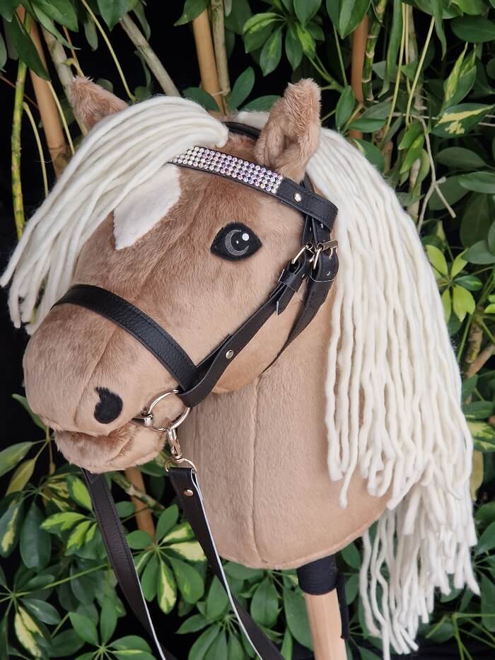 Hobby Horse Hellbrauner mit Trense