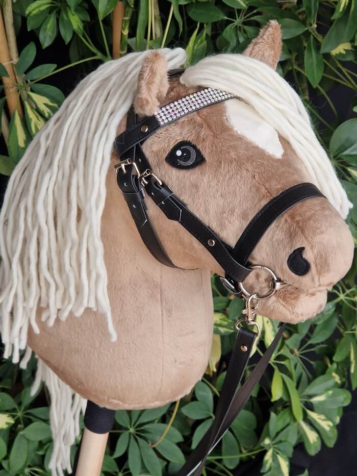 Hobby Horse Hellbrauner mit Trense