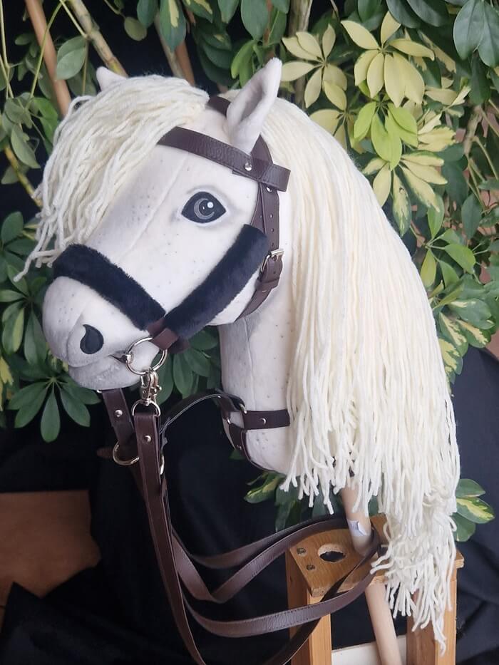 Hobby Horse wollweiß mit Sprenkel