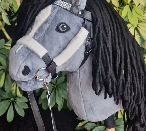 Hobby Horse dunkelgrau Felltrense
