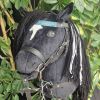 Hobby Horse Schwarzer mit Martingal
