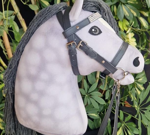 Hobby Horse Apelschimmel aus einem Stoffpanel Trense mit Gebiss