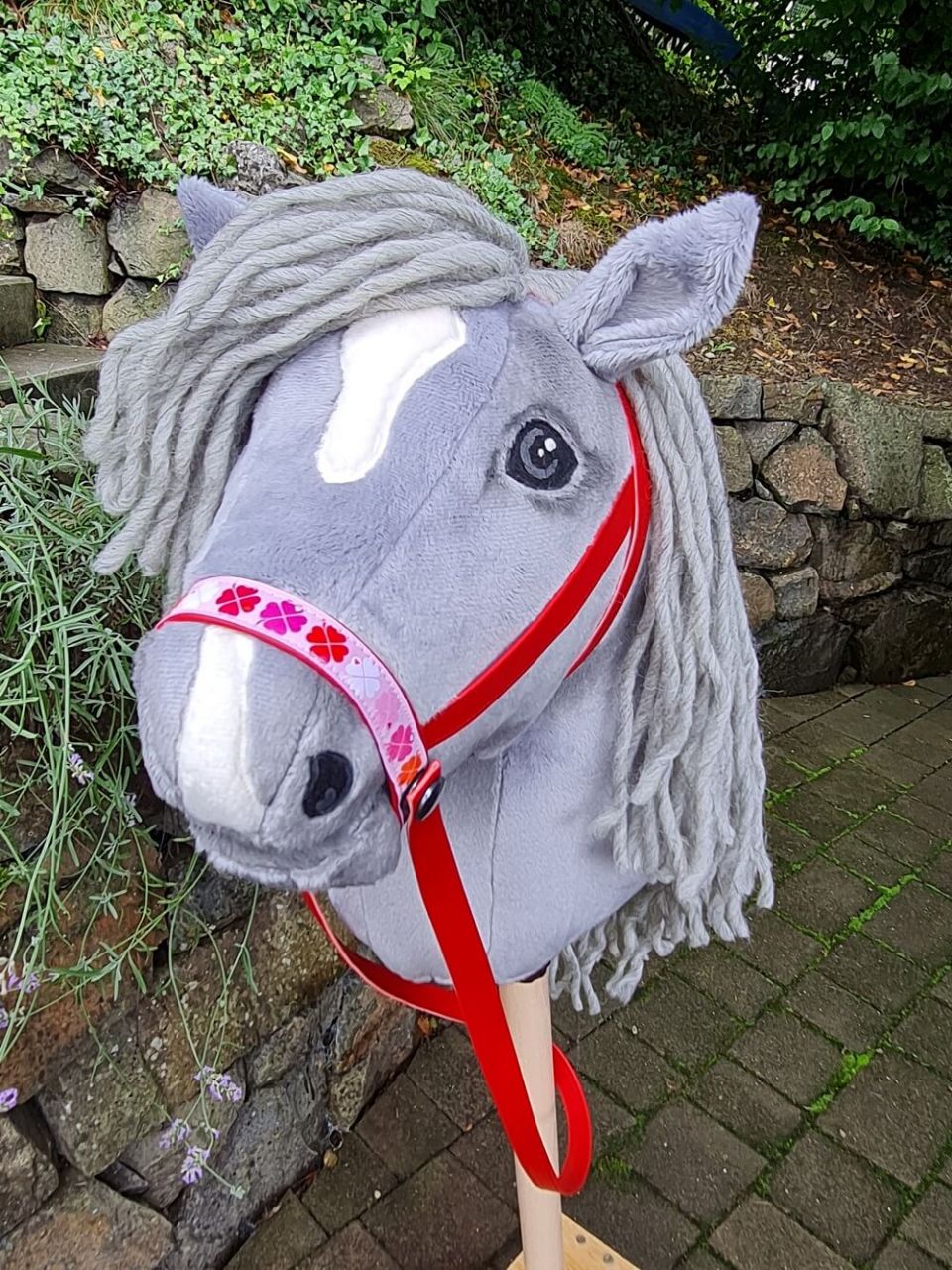 Hobby Horse hellgrau Trense in rot mit Webband