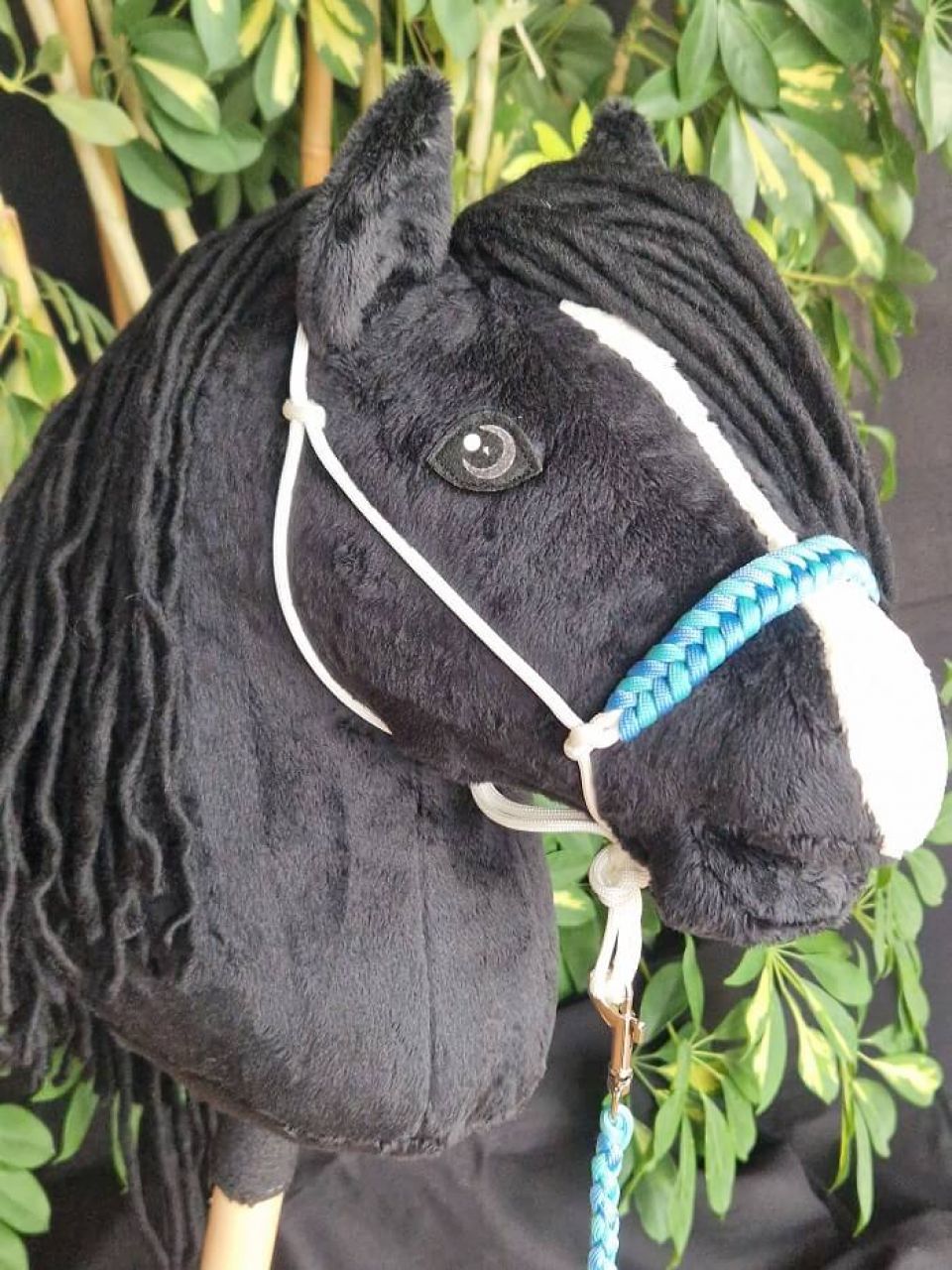 Hobby Horse schwarz mit Knotenhalfter